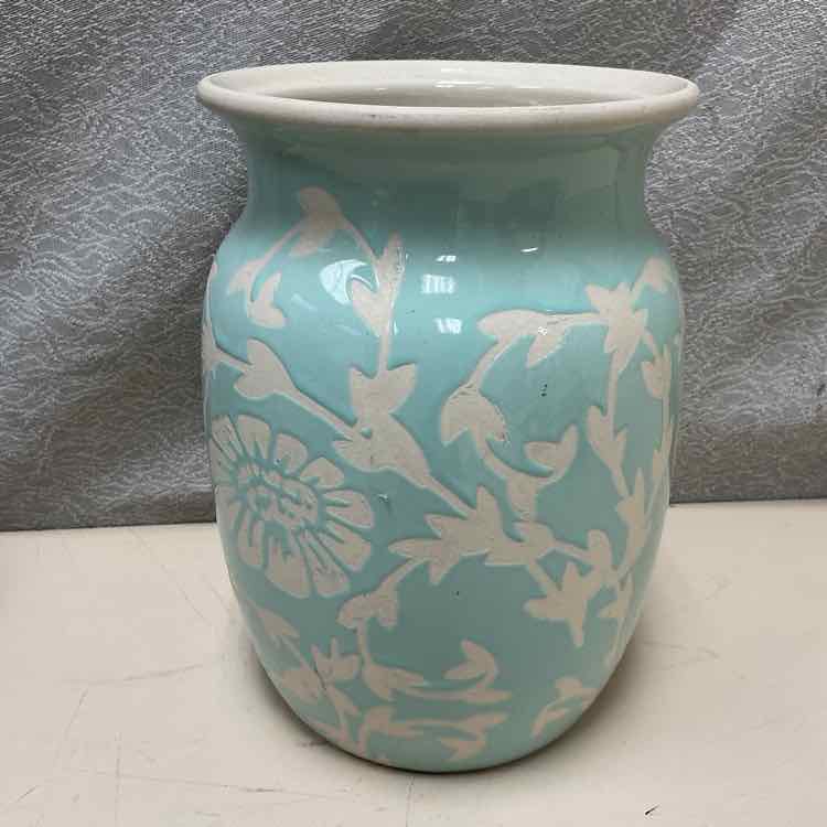LIGHT BLUE FLORAL VASE - Image 3