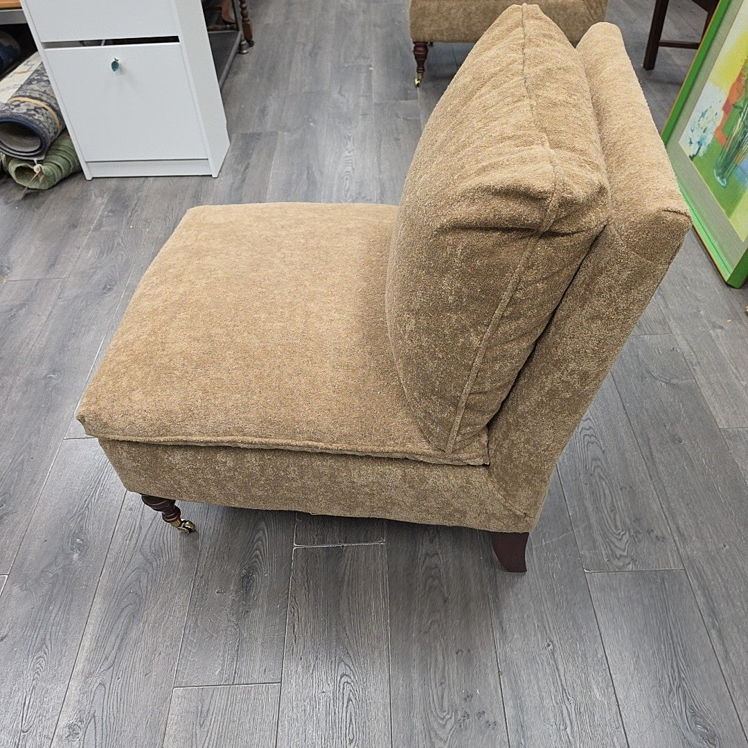 LIGHT BROWN FUZZY ARMLESS - Image 2
