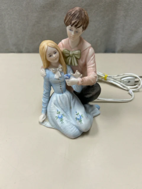LIGHT UP MAN WOMAN FIGURINE - Image 2