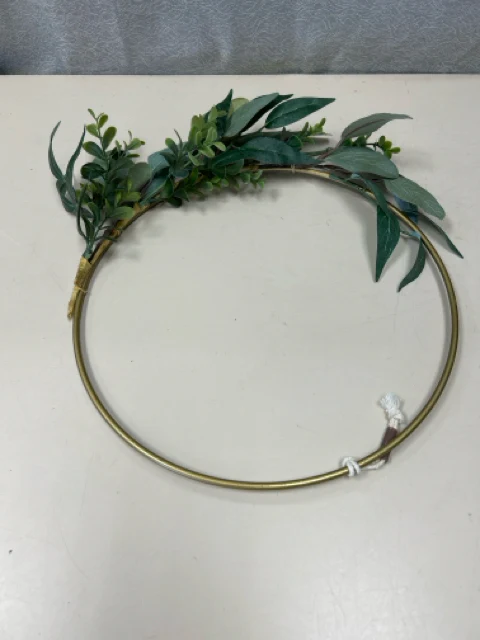 METAL LEAF WREATH