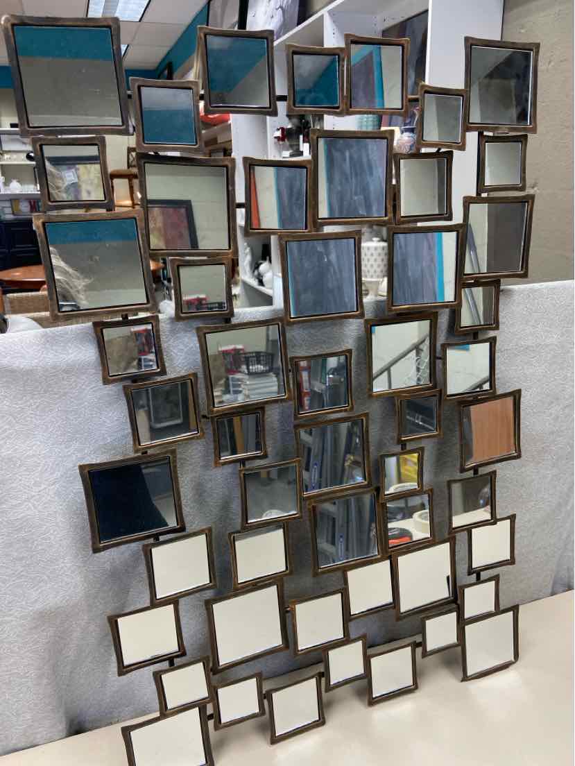 MIRRORED SQUARES HANGING