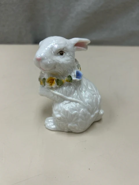 RABBIT W/FLOWERS