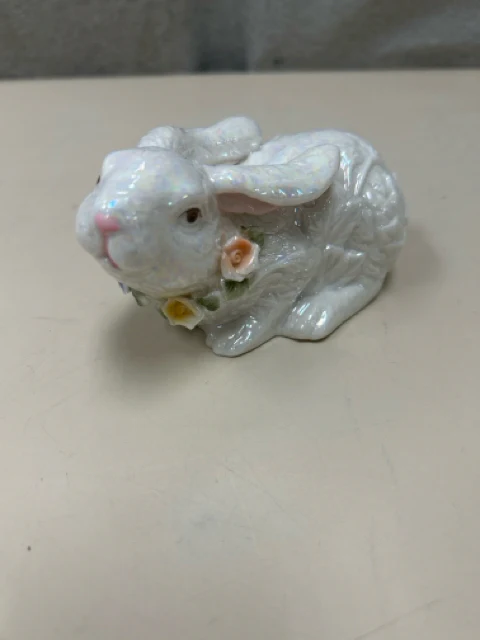 RABBIT W/FLOWERS