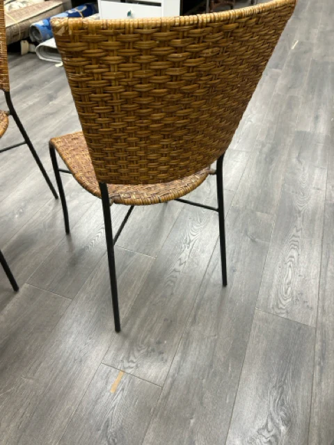 RATTAN ROUND TABLE W/3 CHAIRS - Image 3