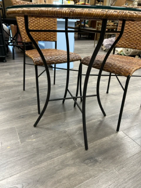 RATTAN ROUND TABLE W/3 CHAIRS - Image 4