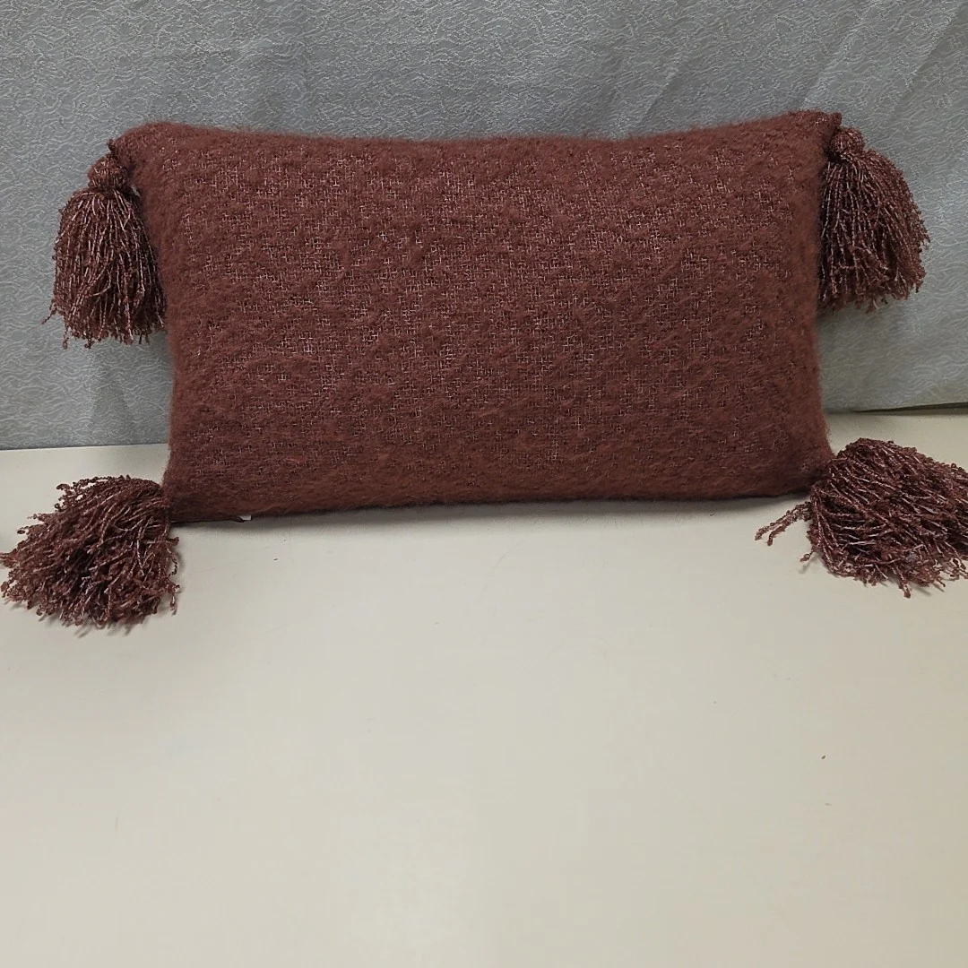 RECTANGLE FUZZY PILLOW W/TASSELS