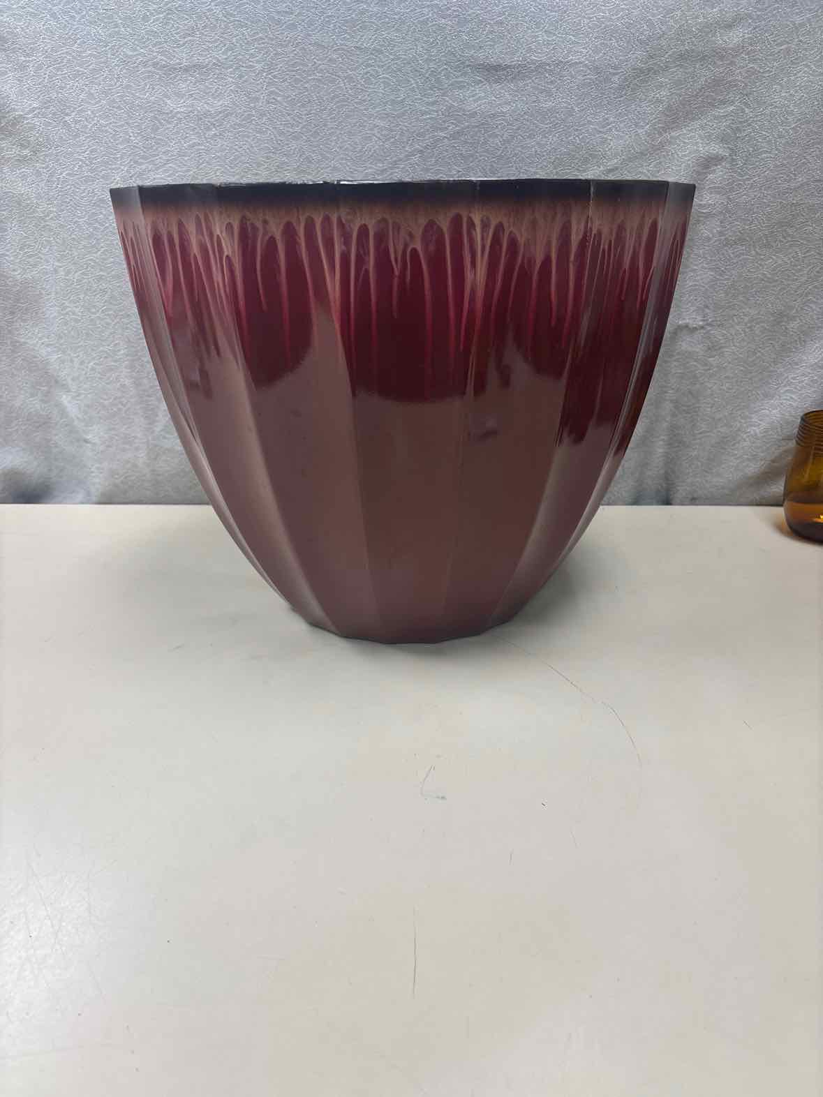 RED/TAN PLANTER