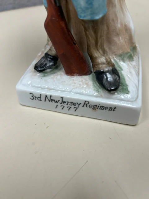 REVOLUTIONARY SOLIDER FIGURINE - Image 2