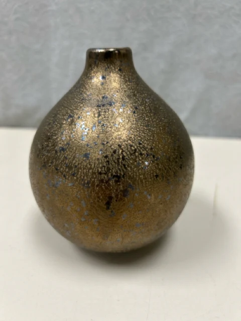 SHORT GOLD CERAMIC VASE