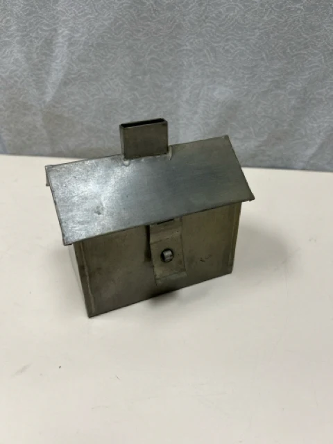 SILVER METAL HOUSE CONT