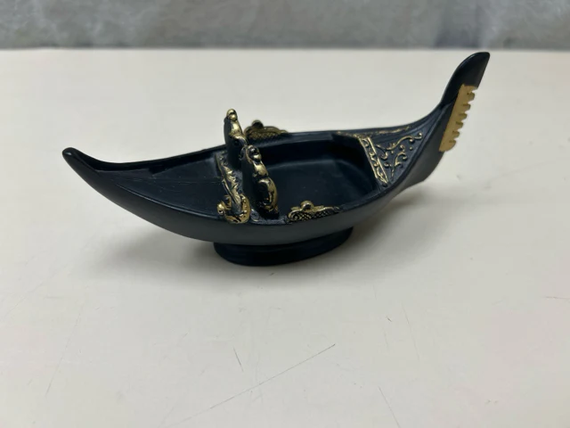 SM BLACK GOLD BOAT