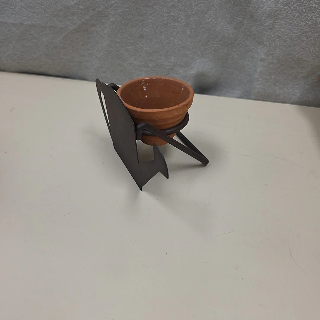 SM WATERING CAN W/PLANTER