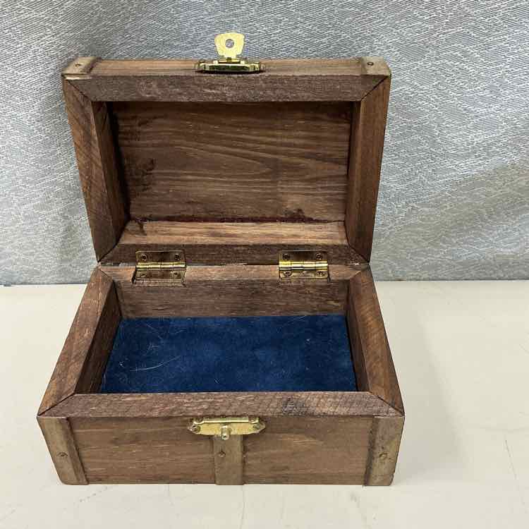 SM WOODEN TREASURE CHEST
