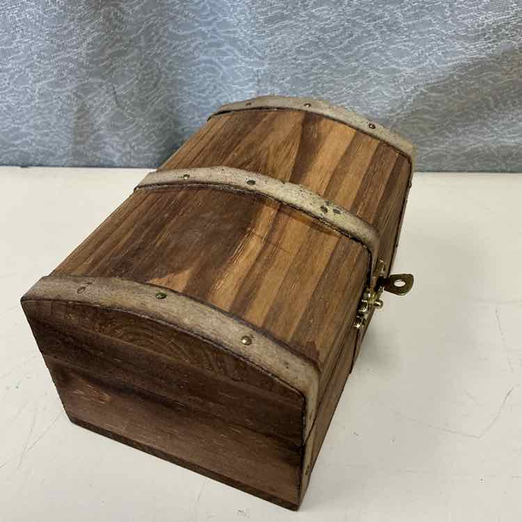 SM WOODEN TREASURE CHEST - Image 3