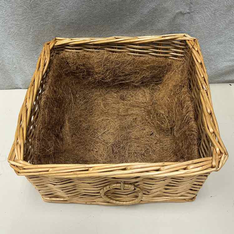 SQUARE BASKET W/COCONUT GRASS - Image 2