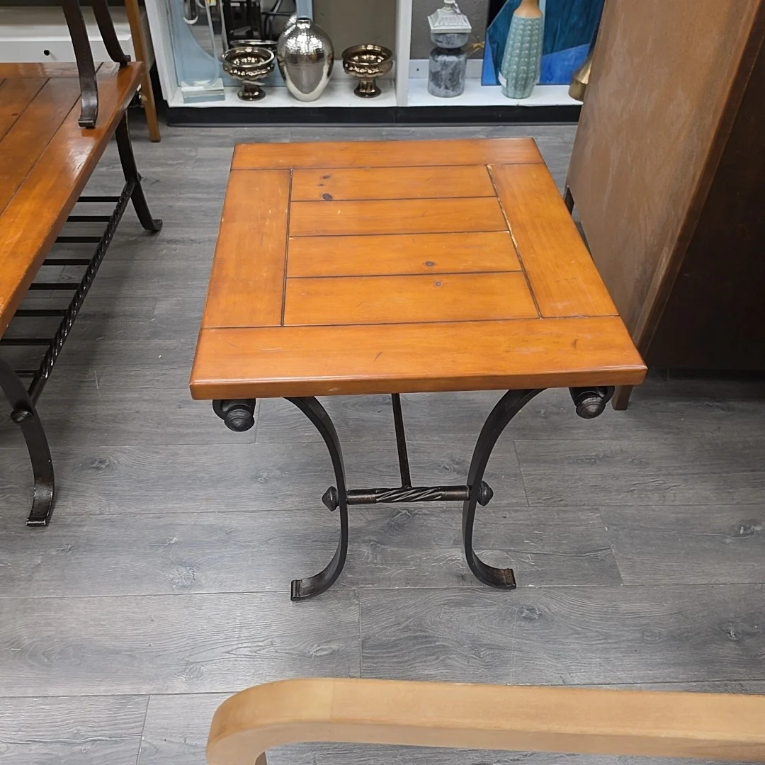 TALL BROWN WOOD/METAL END TABLE