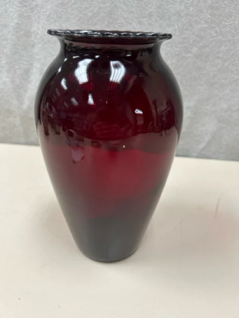 TALL RED GLASS VASE RIPPLE TOP