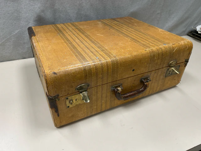 TAN BROWN VINTAGE LUGGAGE