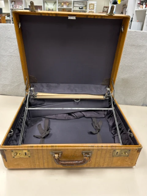 TAN BROWN VINTAGE LUGGAGE - Image 2