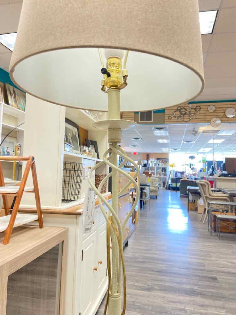 TAN METAL FLOOR LAMP - Image 2