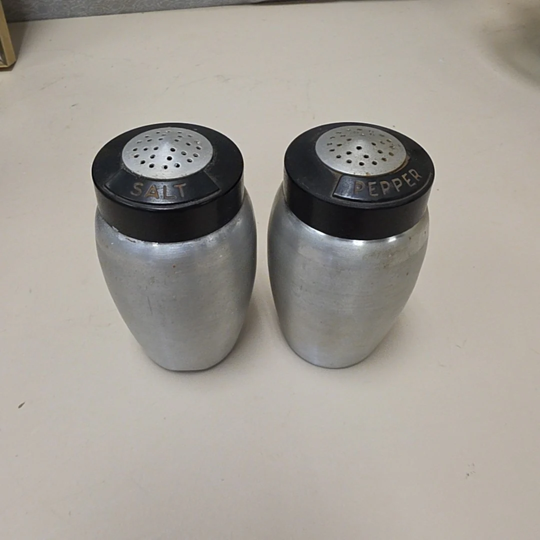 VINTAGE ALUMINUM S/P SHAKERS