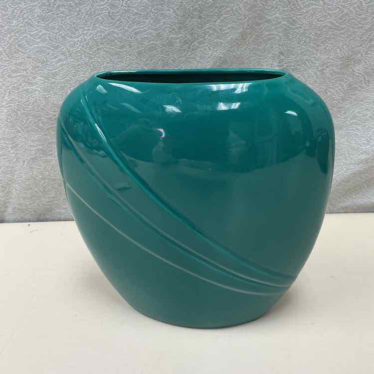 VINTAGE GREEN VASE