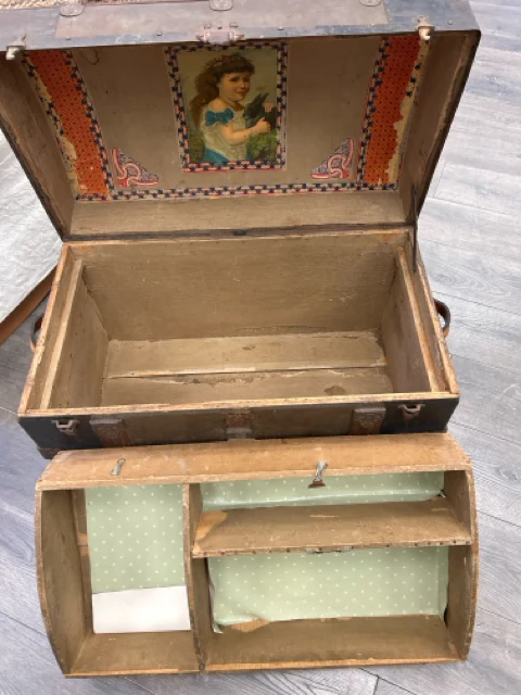 VINTAGE TRUNK W/DIVIDER - Image 4