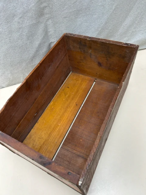 VINTAGE WOOD CRATE - Image 2