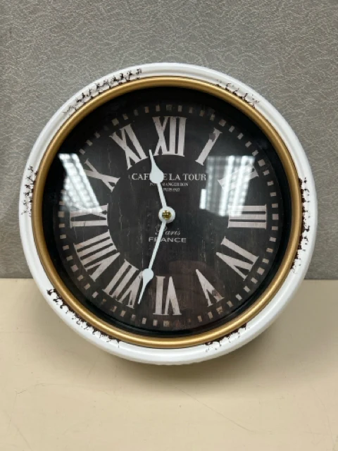 WHITE FRAME CLOCK