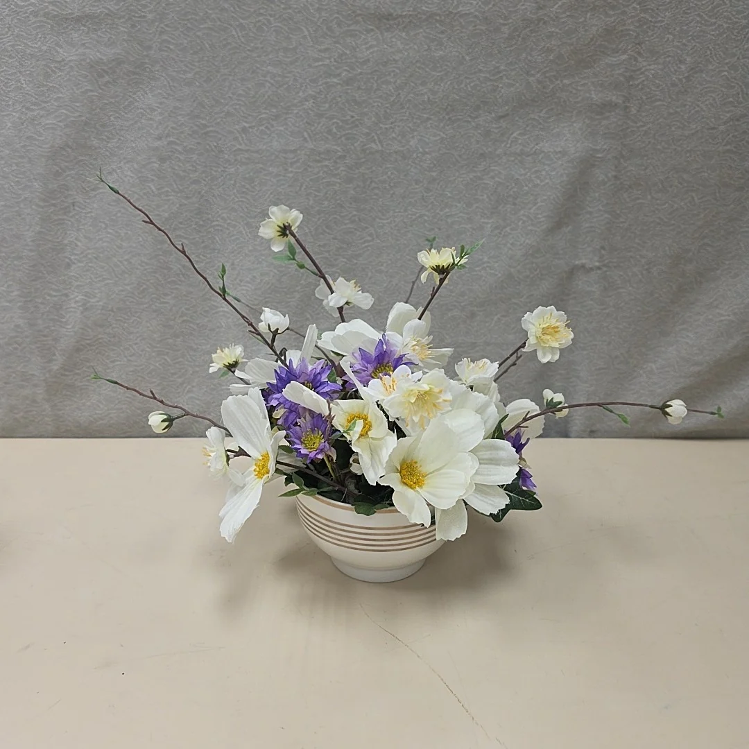 WHITE/PURPLE FLOWERS IN POT