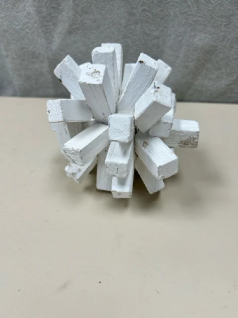 WHITE WOOD DEC BALLS