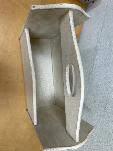 WHITE WOOD MAGAZINE RACK - Image 2