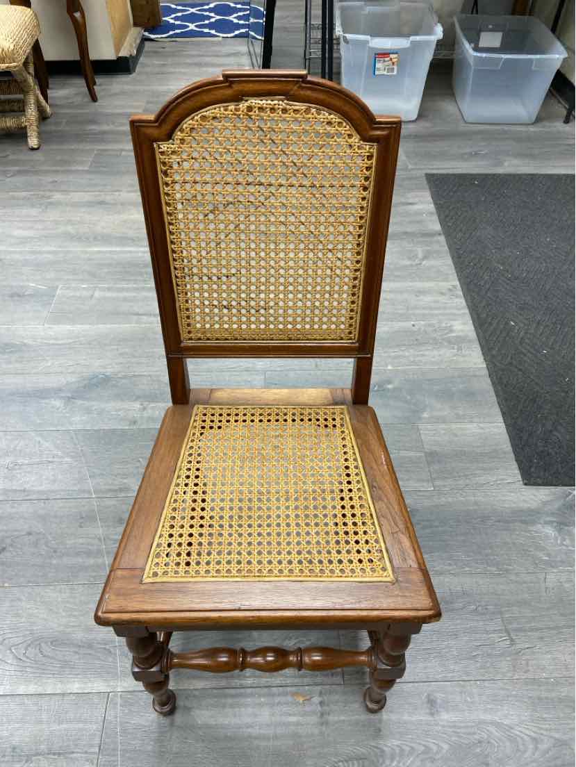 WICKER CHAIR