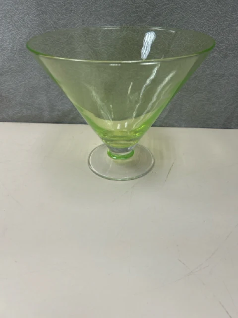 WIDE GREEN GLASS VASE