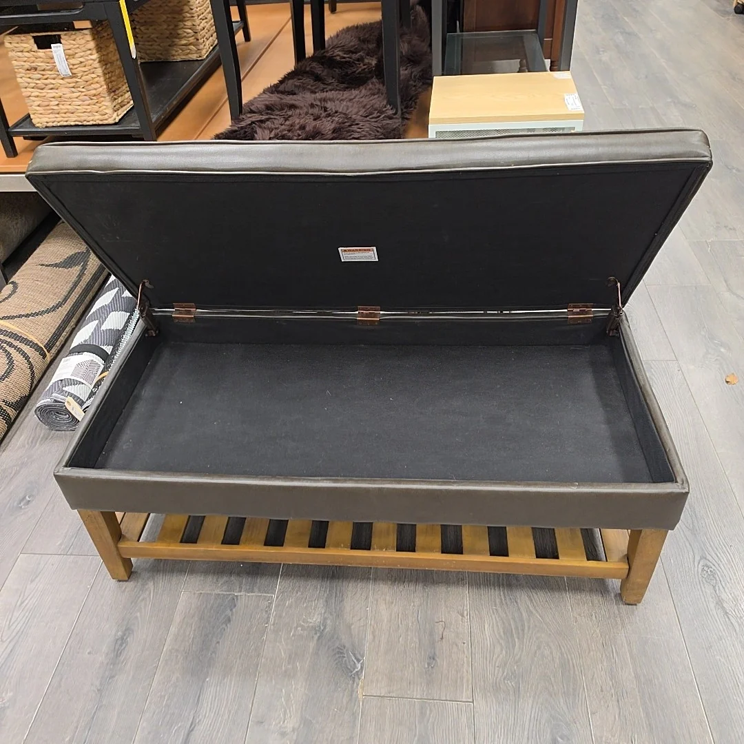 WOOD/FAUX LEATHER STORAGE BENCH - Image 2