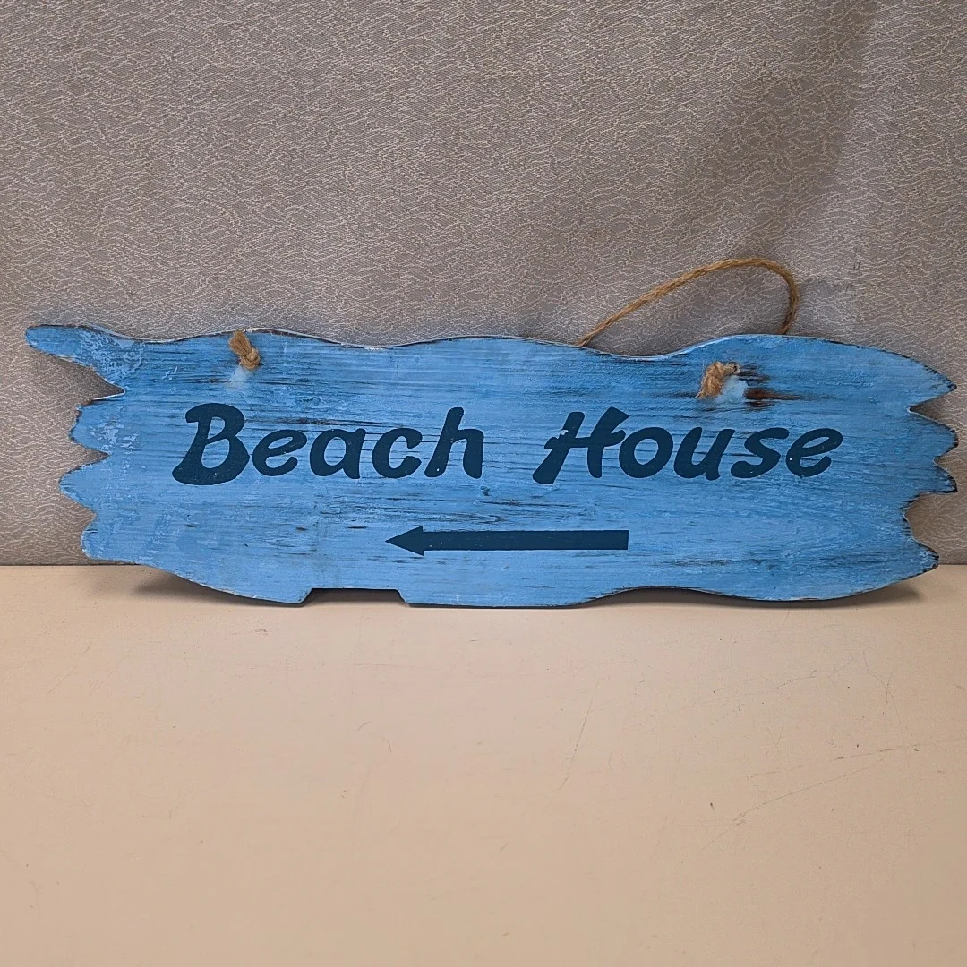 WOODEN BEACH HOUSE SIGN