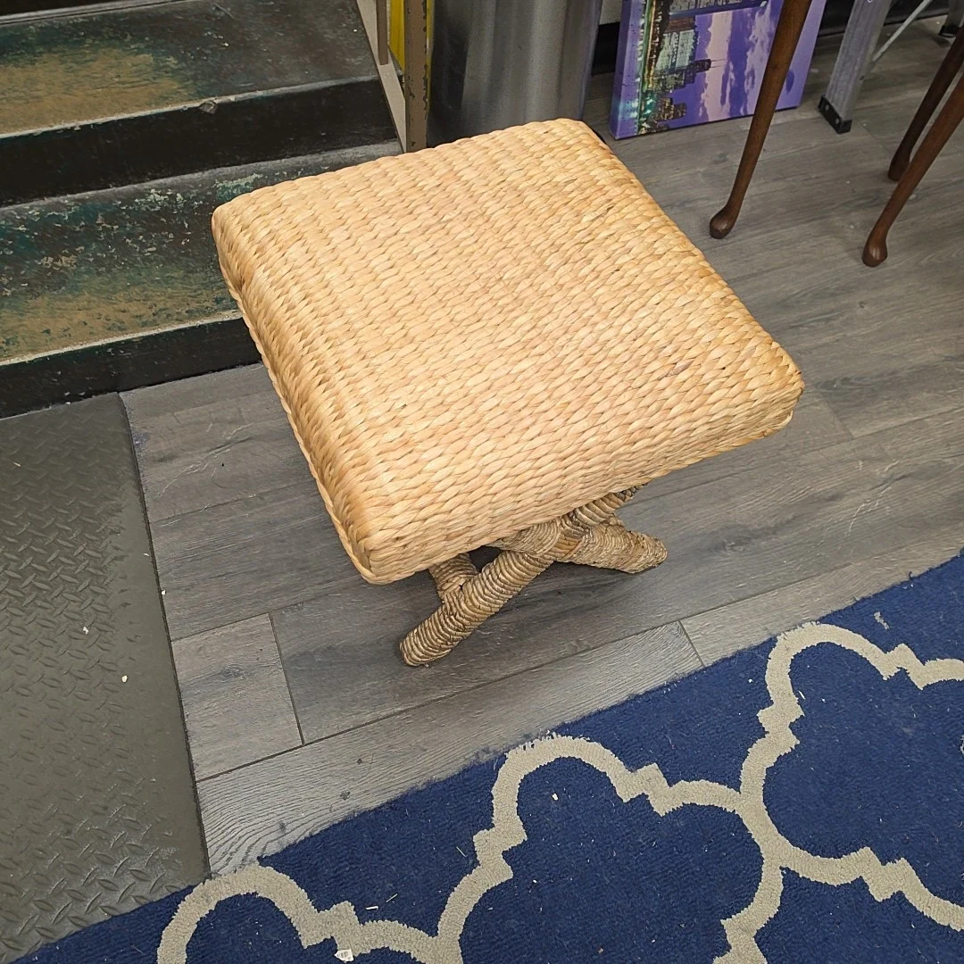 WOVEN WATER HYACINTH STOOL